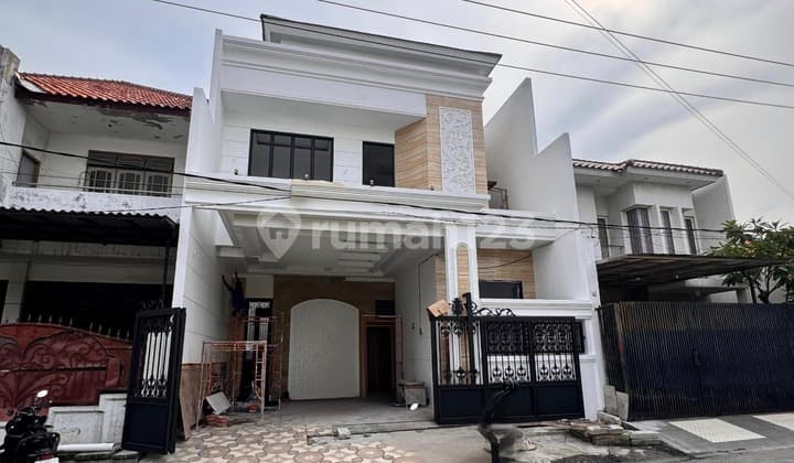 Dijual Rumah Semi Klasik Baru Gress di Babatan Pantai