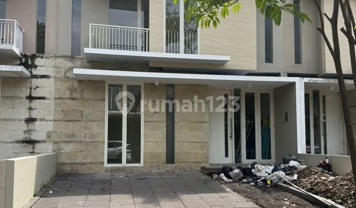 Bw56 Disewa Rumah Baru 2 LT Murah Strategis di Greenlake Citraland Surabaya
