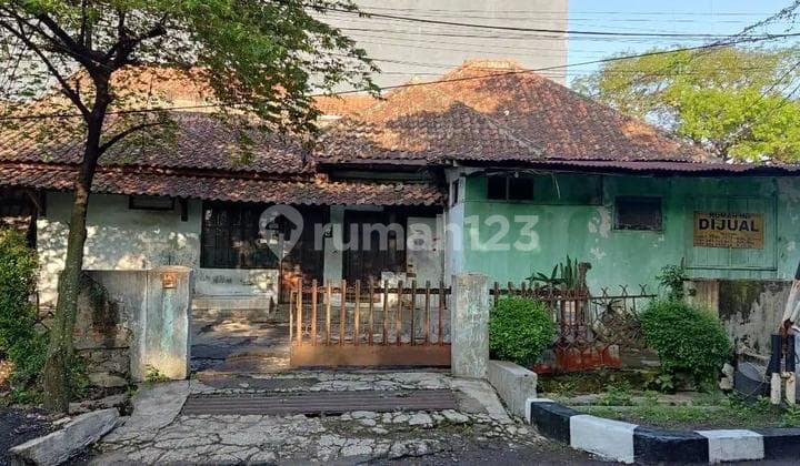 Luas Tanah : +- 350m2luas Bangunan : +- 200m2lebar Muka : 25x14jumlah Lantai : 1ltkamar Tidur : 6kamar Mandi : 3listrik : 2200sumber Air : Sumur Borruang Makan : Adaruang Tamu : Adaruang Keluarga : Adatempat Jemur Pakaian : Adacarport/ Garasi : Adahadap(