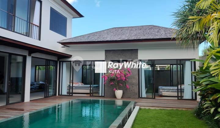 Contemporary Villa With Ocean View From The Upper Level