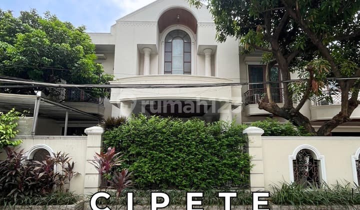 Rumah 2 Lantai 6 BR Modern Klasik Siap Huni Cipete Jakarta Selatan