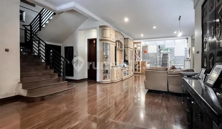 Rumah Mewah di Cluster Eksklusif