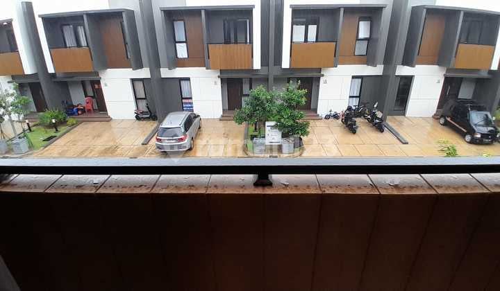 Rumah Modern 2Lt Summarecon Crown Gading, Cluster Regia Residence