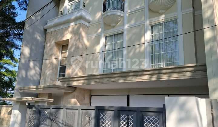 Rumah Mewah American Style di Komplek Parahyangan Permai, Gegerkalong Bandung