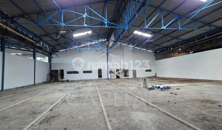 Warehouse in Leuwigajah Still Under Renovation Near Pasteur Toll Road