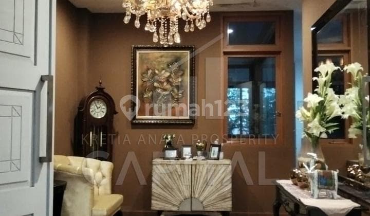 Rumah Mewah 5 Lantai dengan Halaman Luas di Cipaku Indah