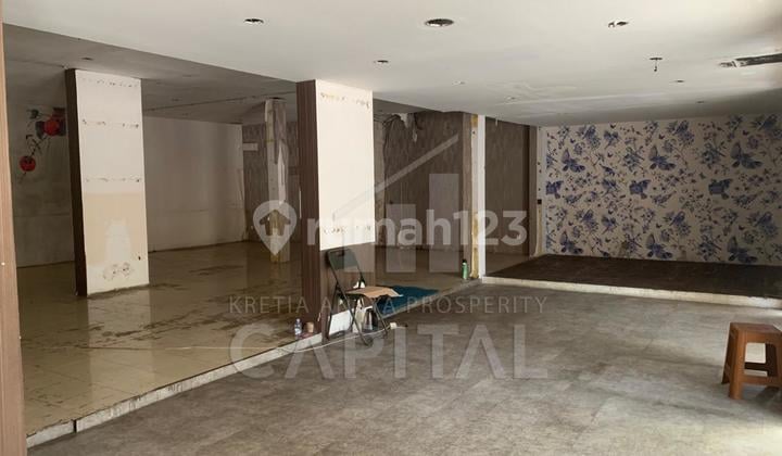 Business Space with Strategic and Busy Location in Sukajadi, Bandung City