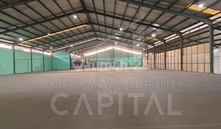 Murah Harga Dibawah NJOP Gudang Dengan Tanah Yang Luas di Mainroad Soekarno Hatta