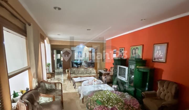 Rumah Luas Posisi Strategis Cocok Untuk Ruang Usaha Dan Tempat Tinggal di Kiaracondong