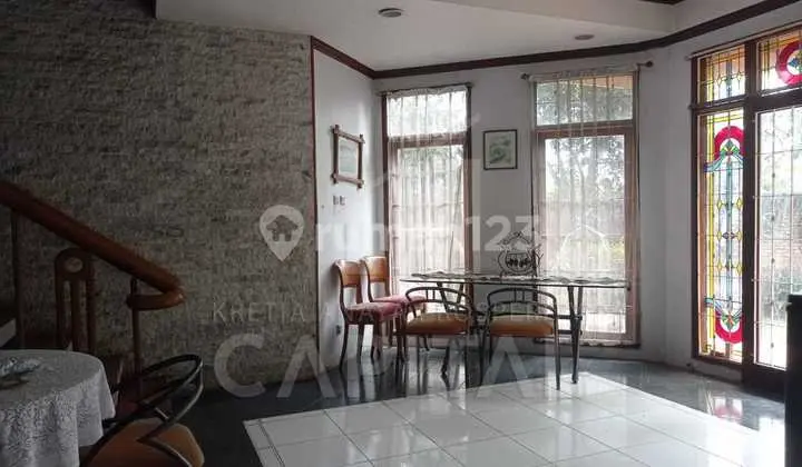 Rumah Villa di Jalan Kolonel Masturi Lembang Siap Huni dengan Suasana Sejuk dan Asri