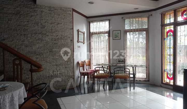 Rumah Villa di Jalan Kolonel Masturi Lembang Siap Huni dengan Suasana Sejuk dan Asri