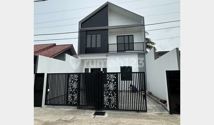 Rumah 2 Lantai Cantik di Bumi Puspitek Asri Sektor 5