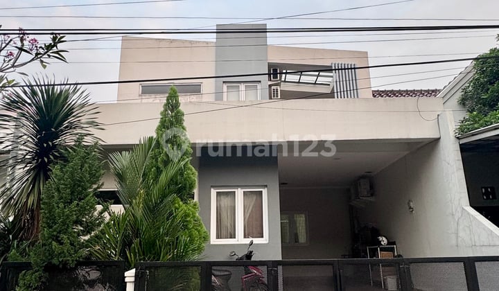 Rumah Minimalis Cantik Siap Huni di Regency Melati Mas, Tangerang Selatan