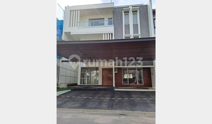 Dijual Rumah Mewah Siap Huni 3 Lantai di Cluster Sutera Onyx, Alam Sutera