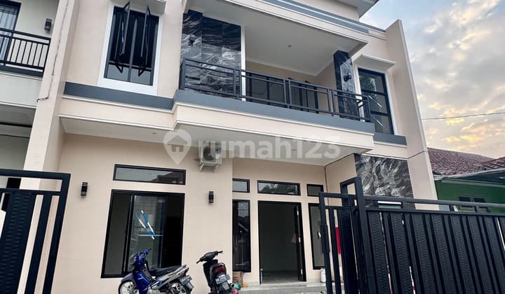 Rumah Brand New Bonus AC 4 Unit di Villa Melati Mas, Tangerang Selatan
