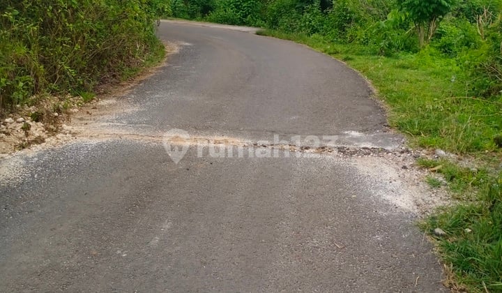 For sale small plot of land, roadside location in Kutuh Ungasan.
