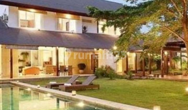 Disewakan villa luxury dengan fasilitas lengkap dan mewah dan lokasi yang strategis Canggu bali