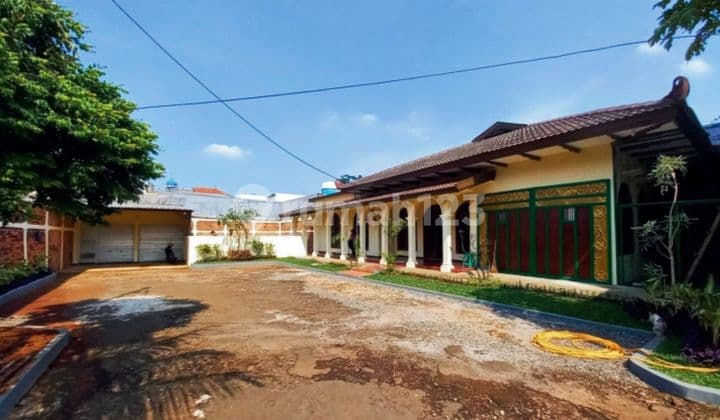 Rumah Cantik Luas Ada Kolam Renang Dekat MRT Cipete