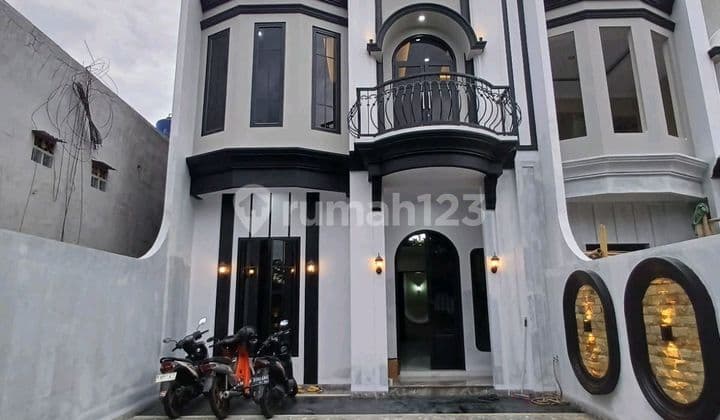 Rumah Mewah Baru American Style di Jagakarsa