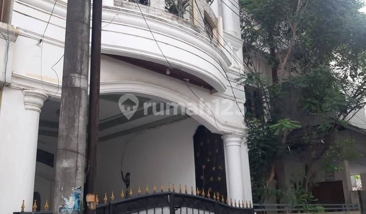 Rumah Cantik 3 Lantai Bonus Furnish di Duren Sawit