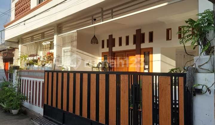 Rumah Bagus 2 Lantai Dekat Stasiun Depok Baru