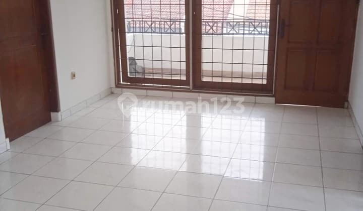 Rumah 2 Lantai di Kosambi Baru Jakarta Barat Siap Huni Nego