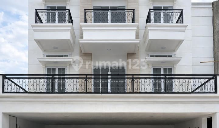 Rumah Baru Dalam Cluster Pasanggrahan Jakarta Selatan, Siap Huni, SHM