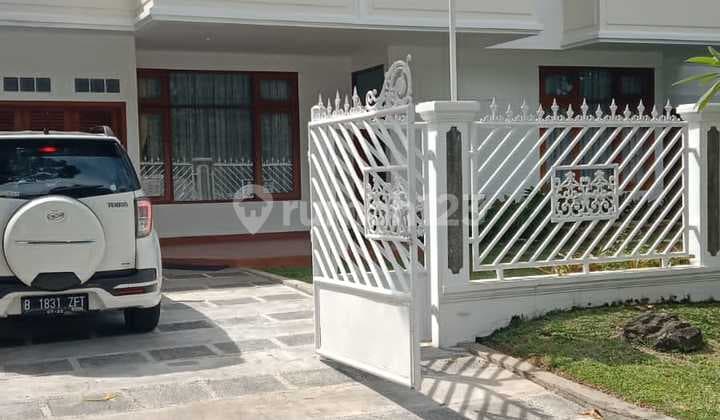 Rumah 2 Lantai Furnished SHM di Jakarta Selatan