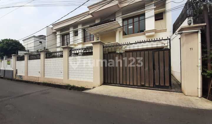 Rumah 2 Lantai Semi Furnished SHM