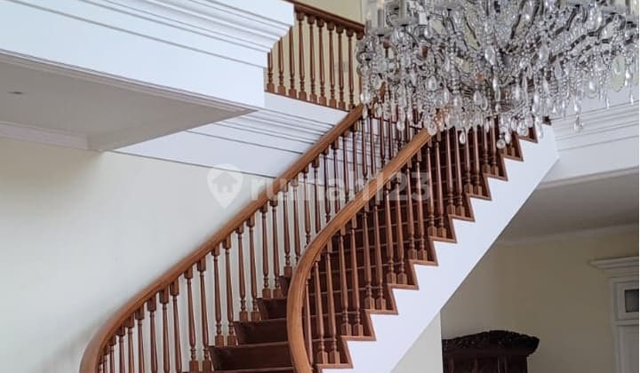 Rumah Indah Gaya Reinessance Disewakan Permata Hijau