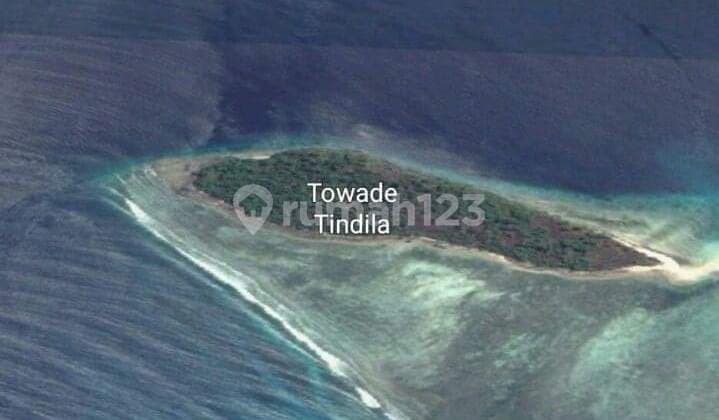 TINDILA Island with white sand in West Likupang is suitable for a resort.