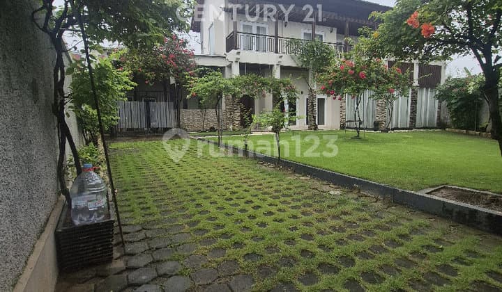 Dijual Cepat Rumah Cantik Gaya Villa Eramas 2000, S9581
