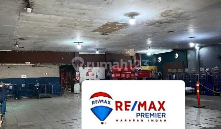 Disewakan Gudang Sentra Niaga dengan ukuran luas dan fasilitas lengkap, siap pakai untuk usaha maupun penyimpanan barang.