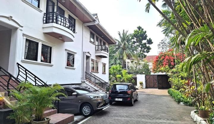 Rumah Town House Siap Huni Bebas Banjir Di Kemang Utara
