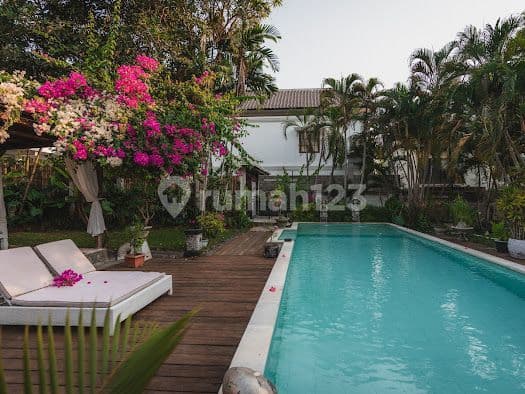 Leasehold 4 Bedrooms Villa Walking Distance To Berawa Beach