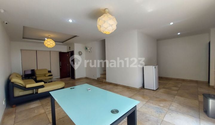 Rumah Jual 2 Lantai Dalam Komplek Area Kerobokan