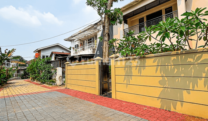 Siap Huni, Rumah di Kebayoran Baru , 2 Lantai, SHM, Bebas Banjir
