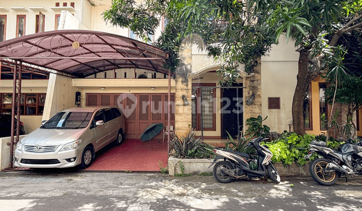 Ready-to-Occupy House in Buncit Townhouse Jatipadang - 4+1 Bedrooms, 250 m²
