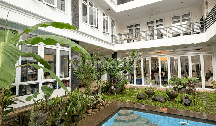 Bebas Banjir, Rumah American Classic House, 2 Lantai, SHM, Siap Huni