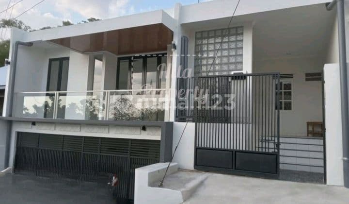 Rumah Bagus di Srondol Semarang Selatan Dijual Cepat