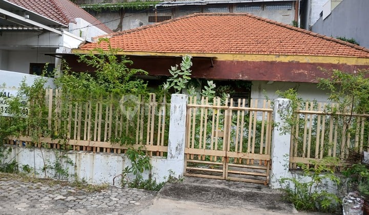 Rumah Lama Hitung Tanah Dijual di Jl. Lingga Semarang