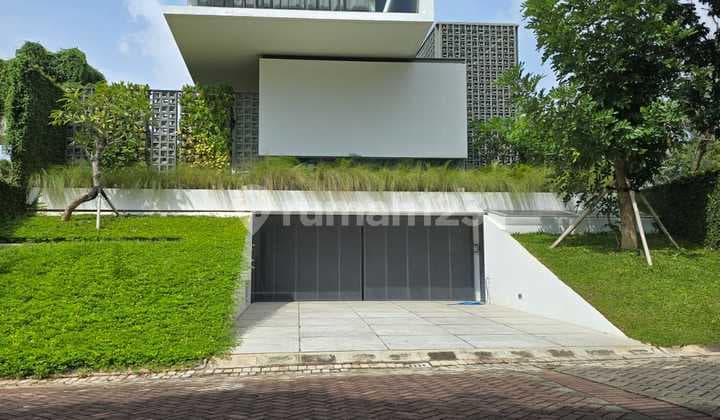 Rumah Mewah di Elite Semarang, Furnish, Dekat Mall
