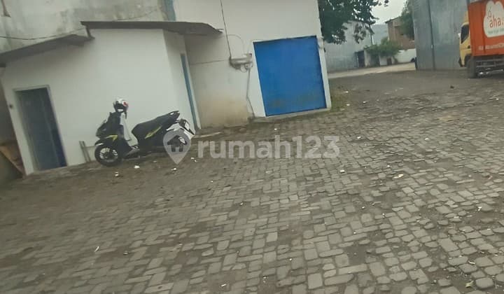 Gudang Strategis di Tengah Kota Akses Jalan Truk Kontainer
