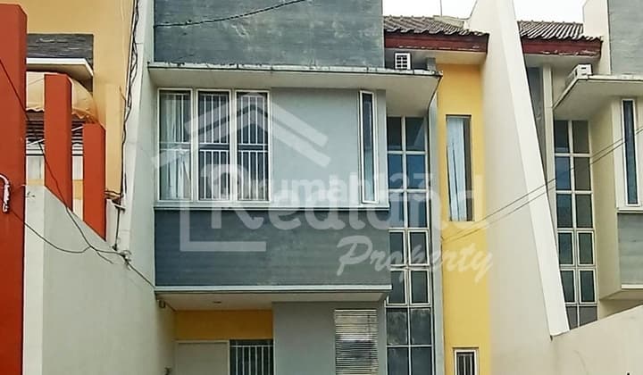 Rumah 2 Lantai Bagus SHM di Erlangga, Semarang Vn 3158J