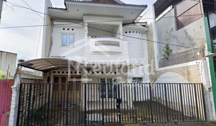 Rumah di Daerah Taman Seteran , Semarang ( Vn 8217 )