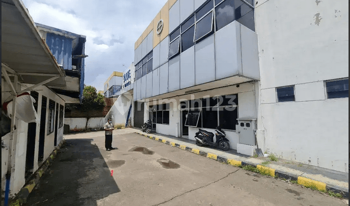 Parkiran Super Luas Sewa Pabrik Gudang Jababeka Cikarang,dkt Kim