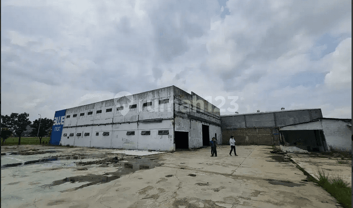 Parkiran Super Luas Sewa Pabrik Gudang Jababeka Cikarang,bekasi