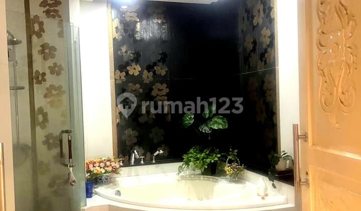 Luxury House. Duren Sawit. East Jakarta