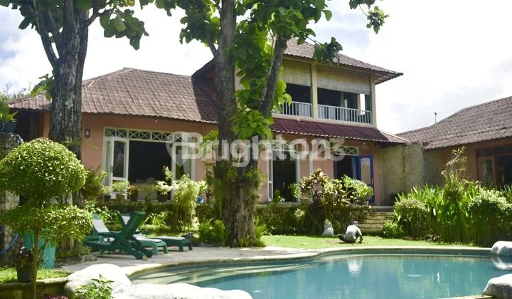 Family Villa in Taman Mumbul with a land area of 10 ares.