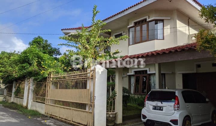 Rumah dengan tanah yang luas di Jimbaran.